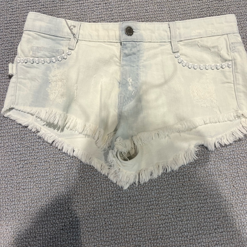 Cutoff shorts